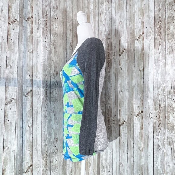 Women's Nollie 3/4 Sleeve Graphic Tee | Size Small | V-Neck Top | Baseball Style - Picture 3 of 12